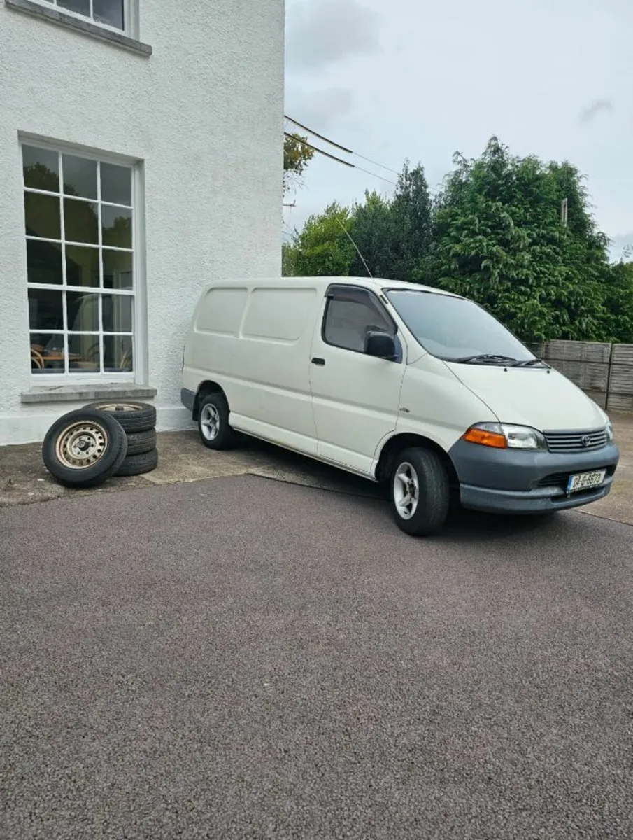 Toyota HiAce 2004 - Image 1