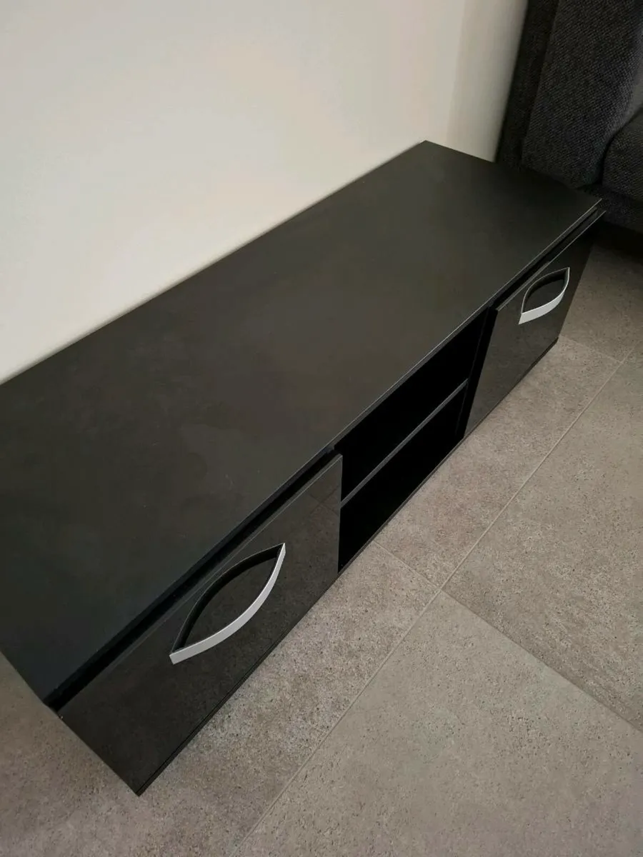 TV stand - Image 2