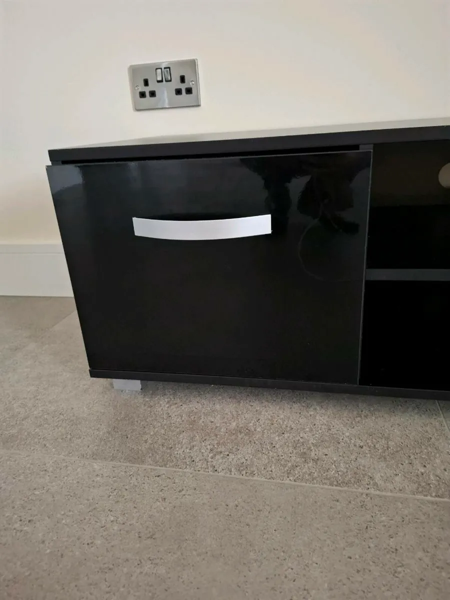 TV stand - Image 4