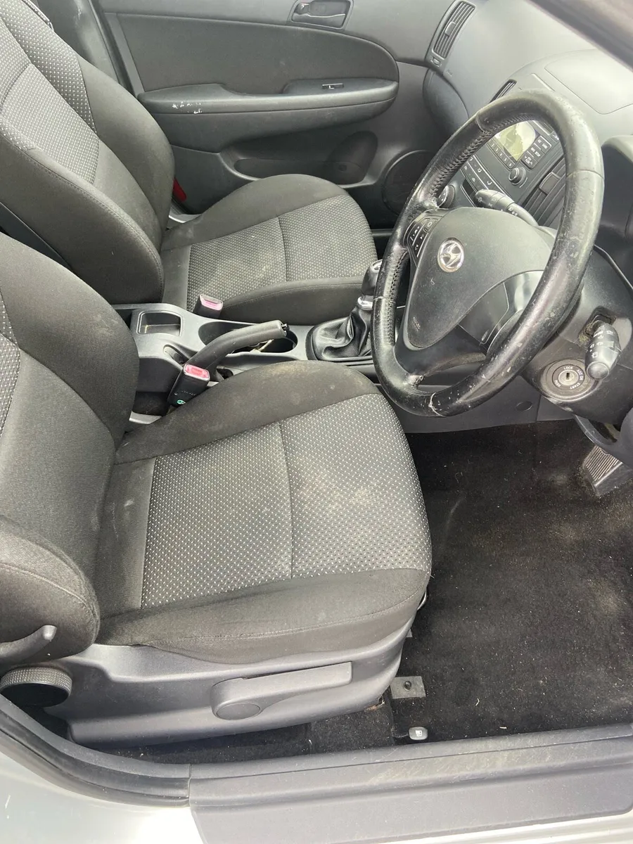 Hyundai i30 2010 - Image 2