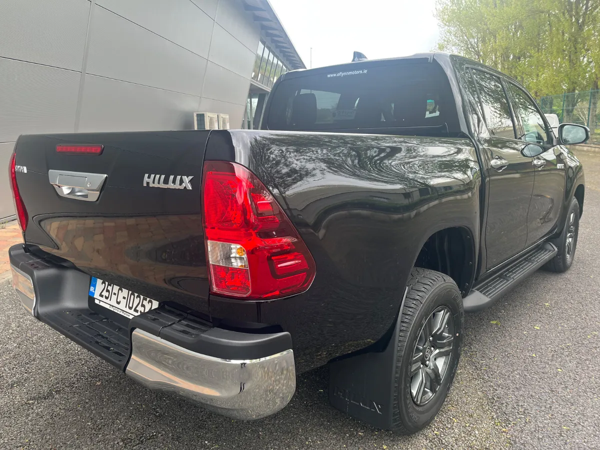 Toyota Hilux 2025 - Image 3
