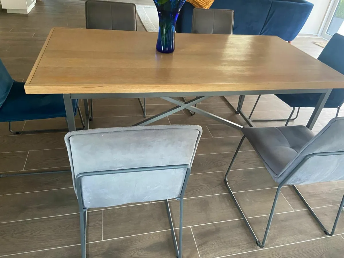 Dining table and 6 chairs - Image 2
