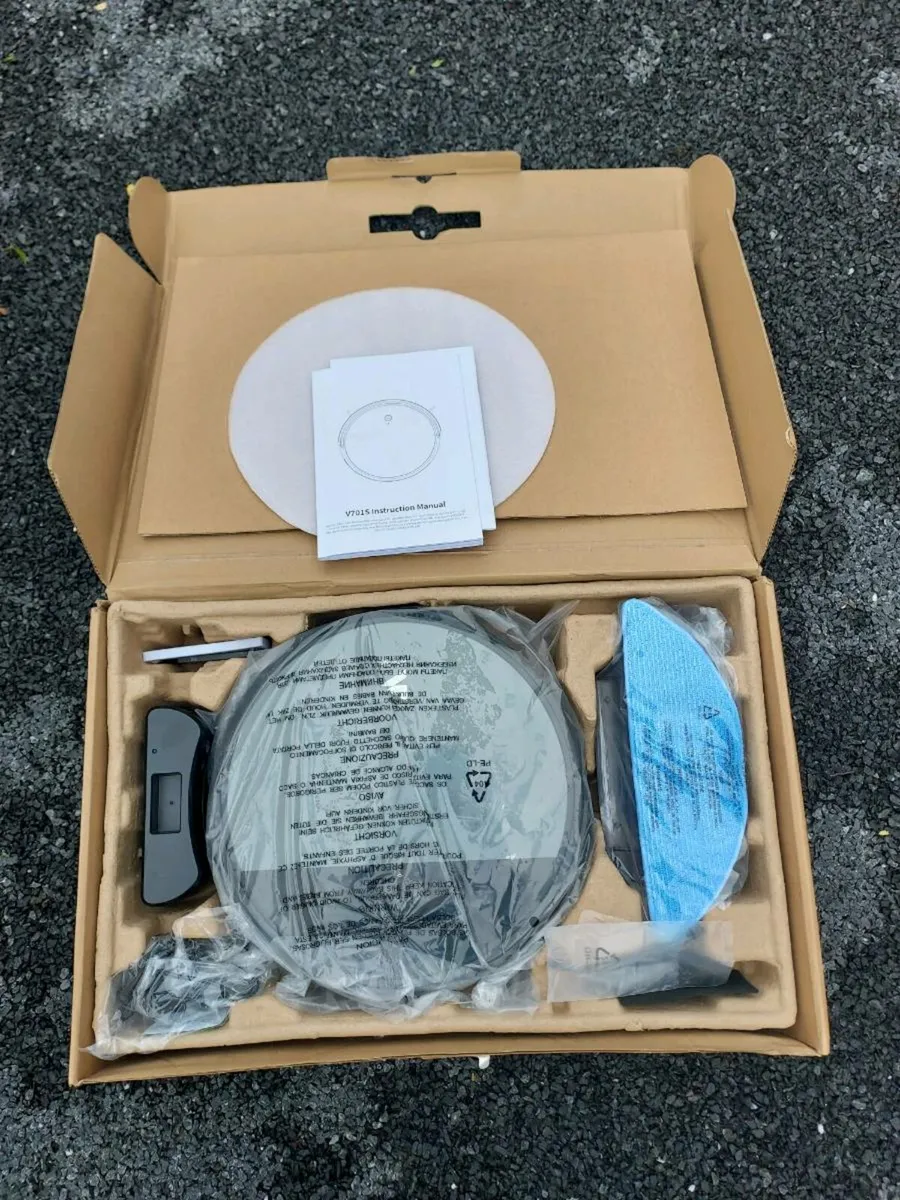 Robot vacuum cleaner - Image 1