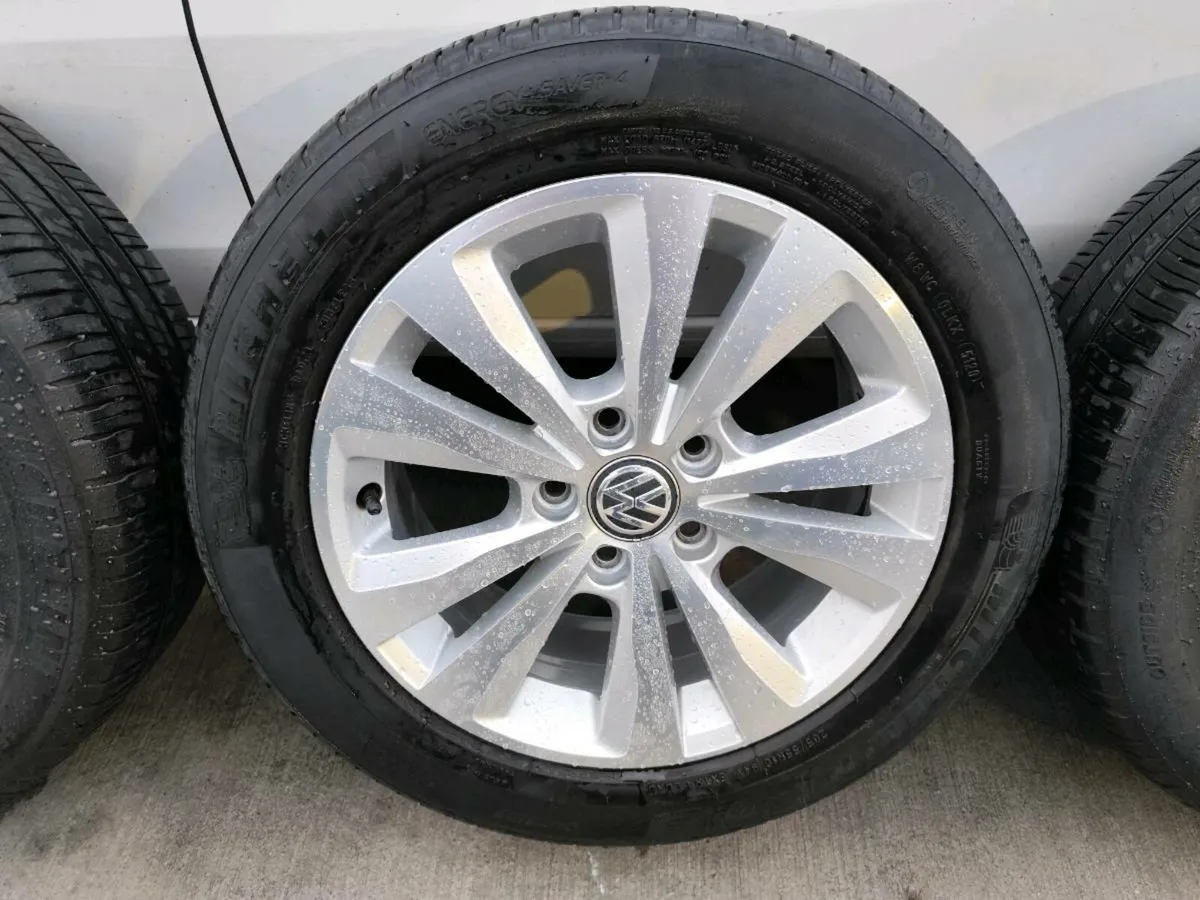 VW alloys. Immaculate. - Image 4