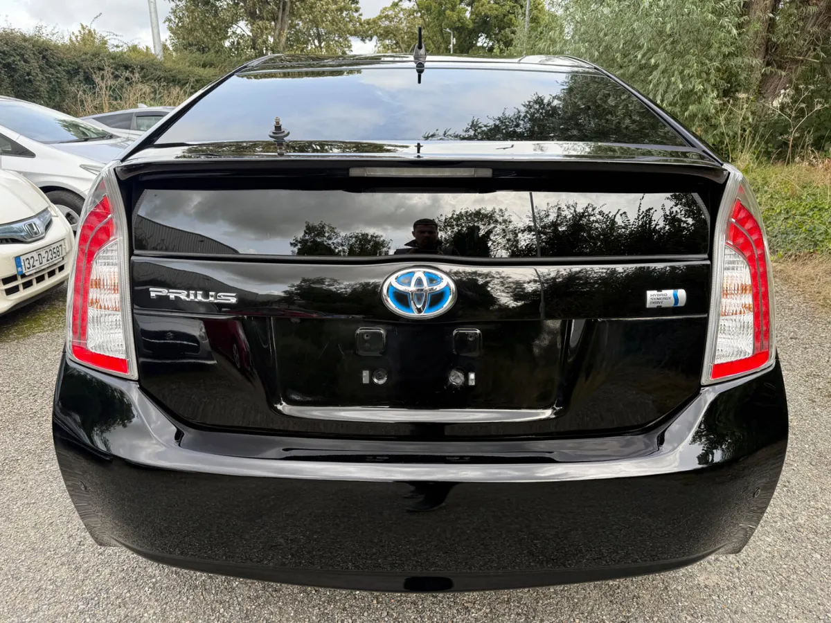 Toyota Prius - Image 4