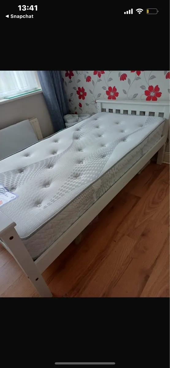 Single bed and mattress - Image 1