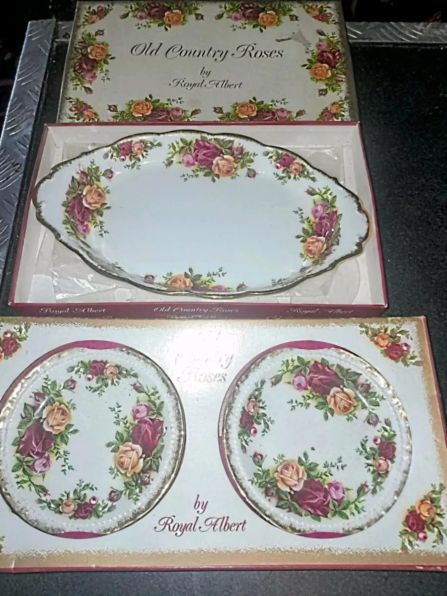 2 New in box Royal Albert Old country roses items