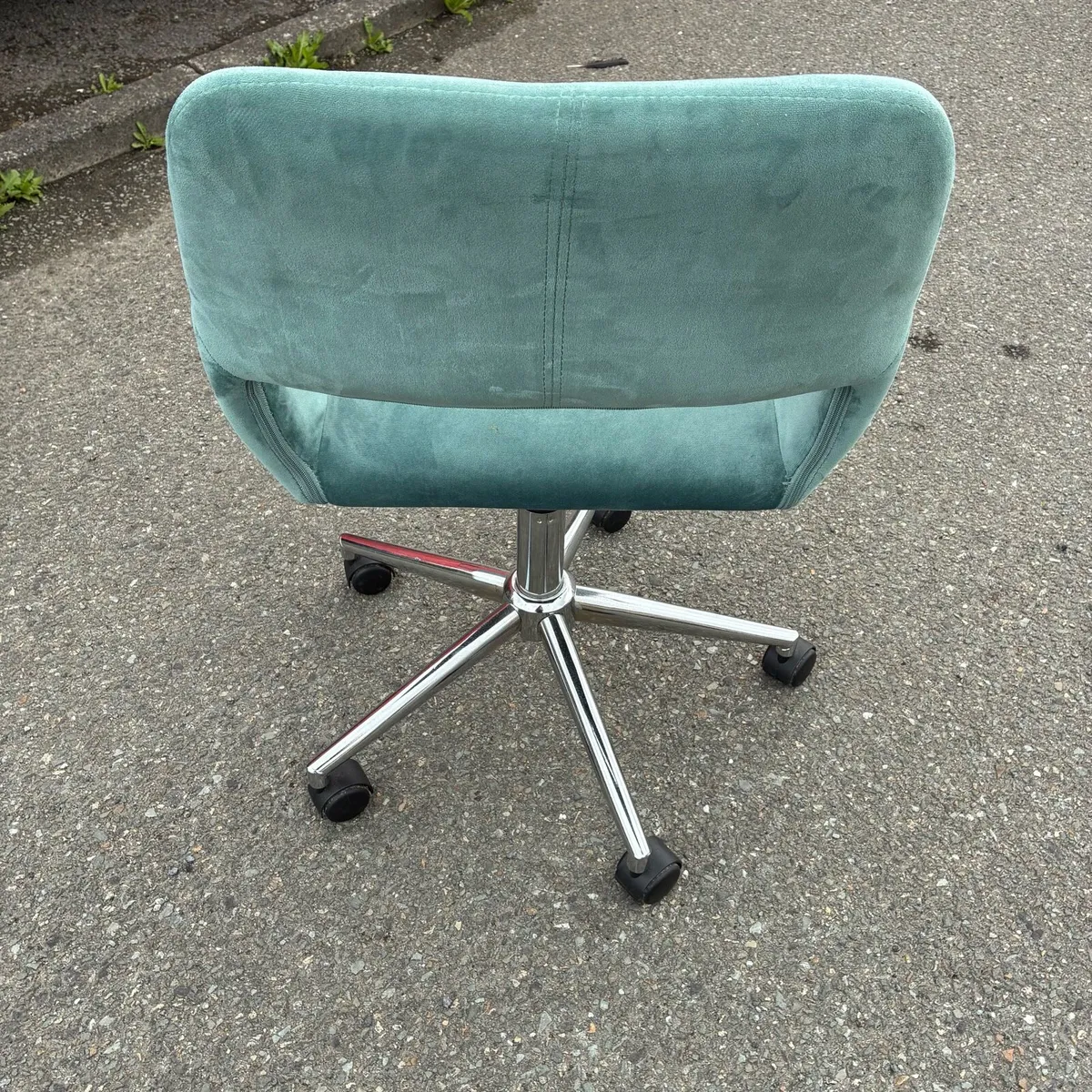 Lovely Make up / Desk swivel adjustable Chair - Image 3