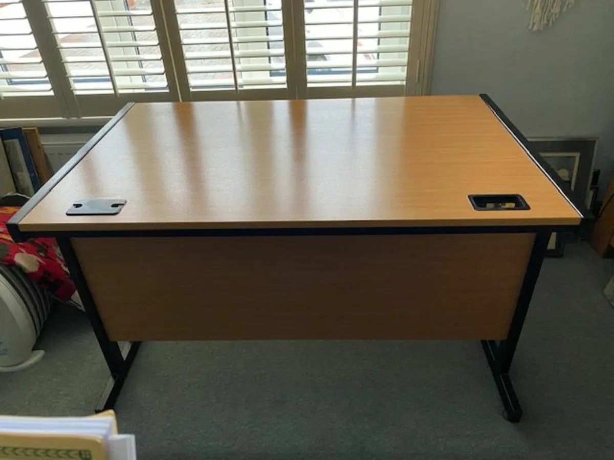 Office table - Image 1