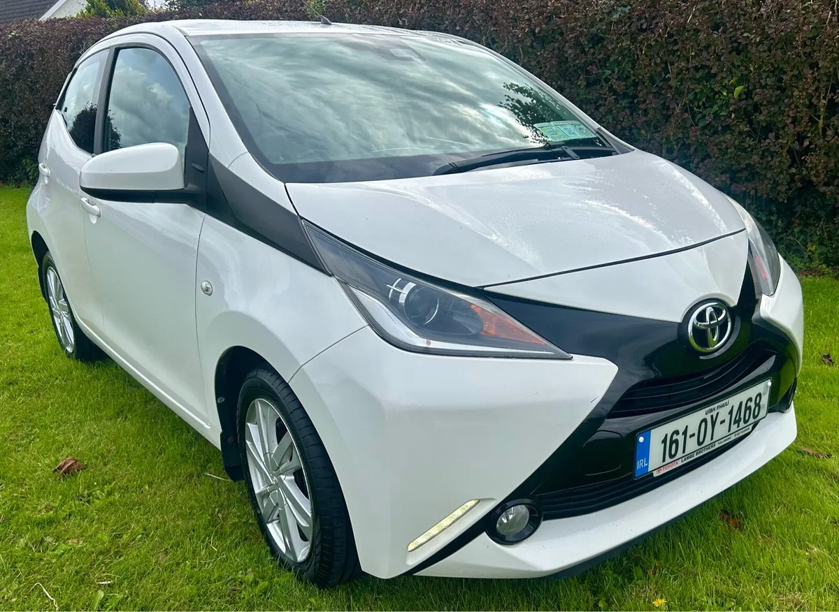 Toyota Aygo XPlay 1.0lt 4dr Manual Transmission - Image 1