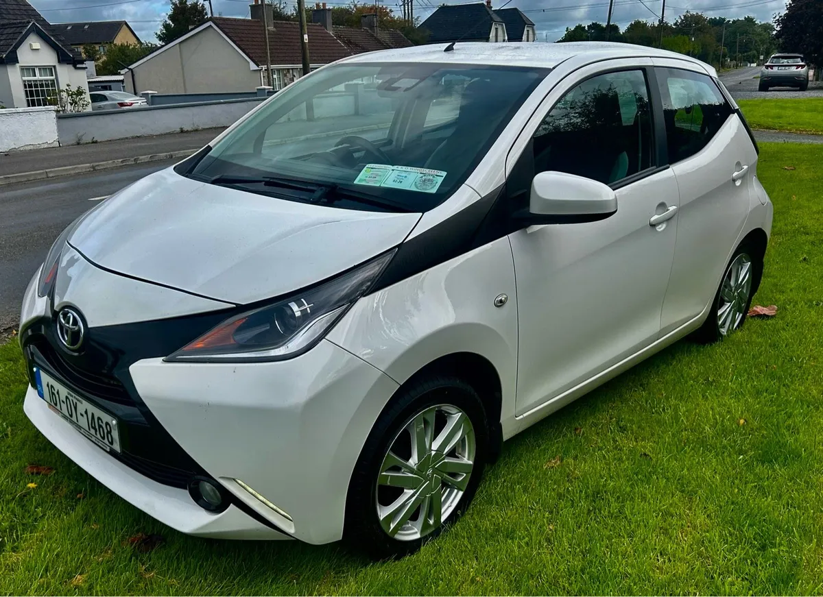 Toyota Aygo XPlay 1.0lt 4dr Manual Transmission - Image 2