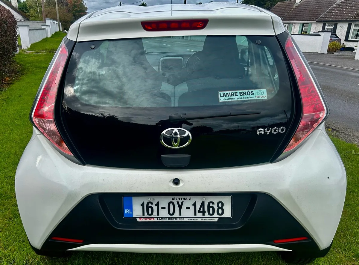 Toyota Aygo XPlay 1.0lt 4dr Manual Transmission - Image 4
