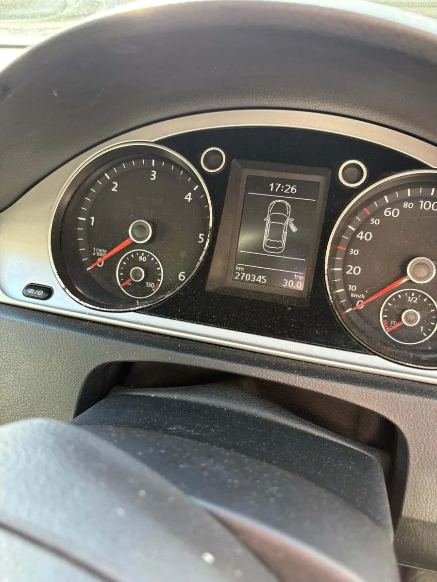 2013 Volkswagen Passat - Image 3