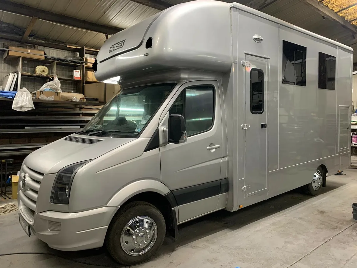 Used 3.5/4.5/5 ton 2 Stall boxes. - Image 4