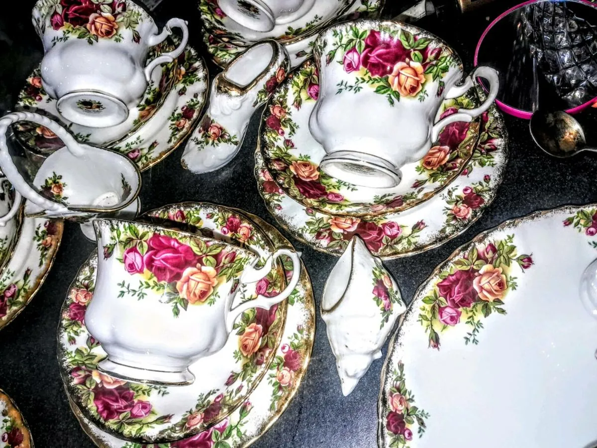 Large set of Royal Albert Old country roses set - Image 3