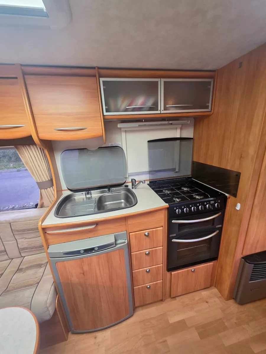 6 Berths Caravan - Image 1