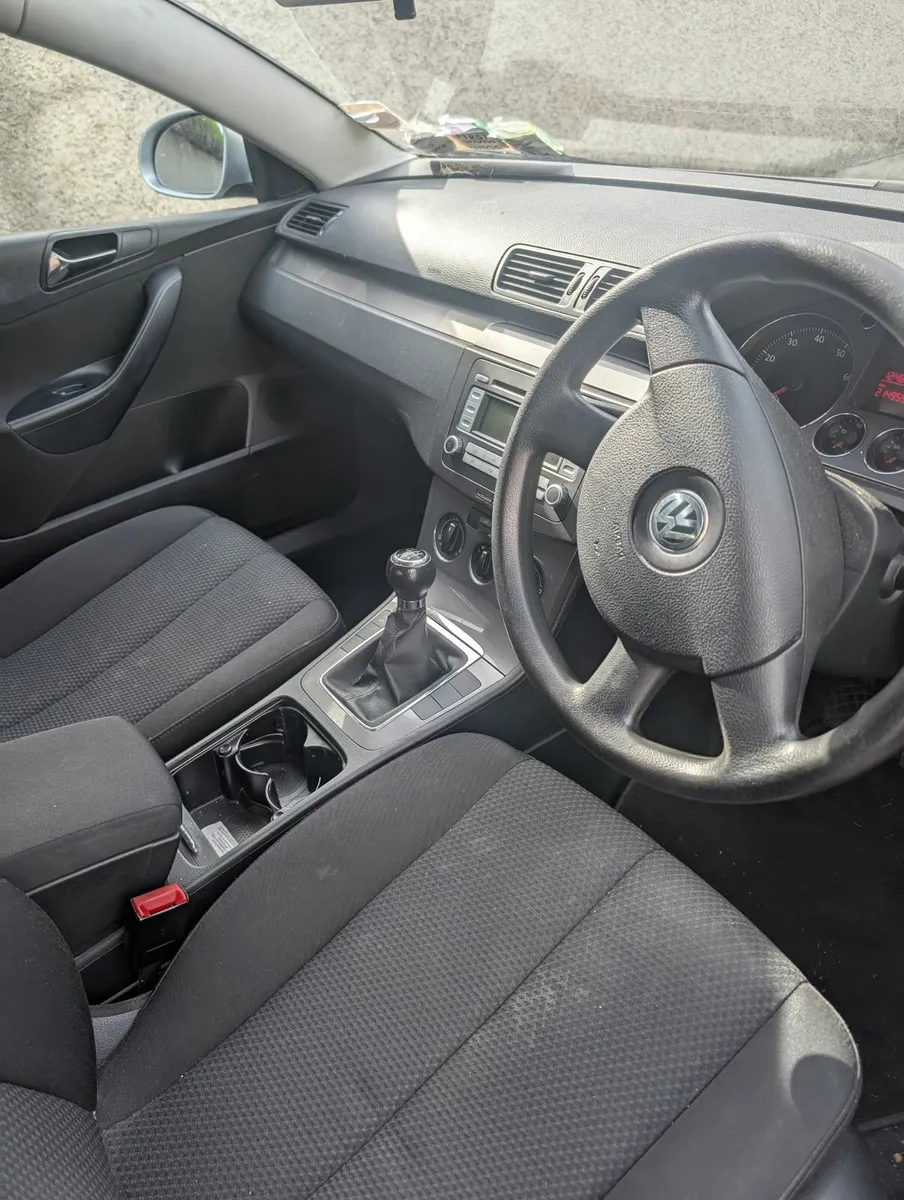 Volkswagen Passat 2009 - Image 3