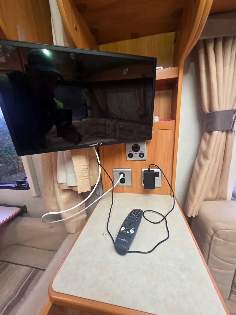 6 Berths Caravan - Image 3