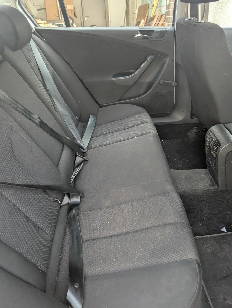 Volkswagen Passat 2009 - Image 4