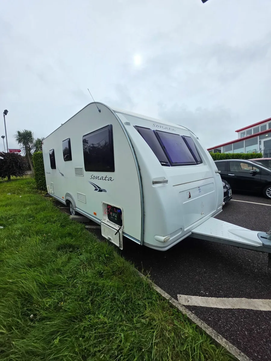 6 Berths Caravan - Image 1