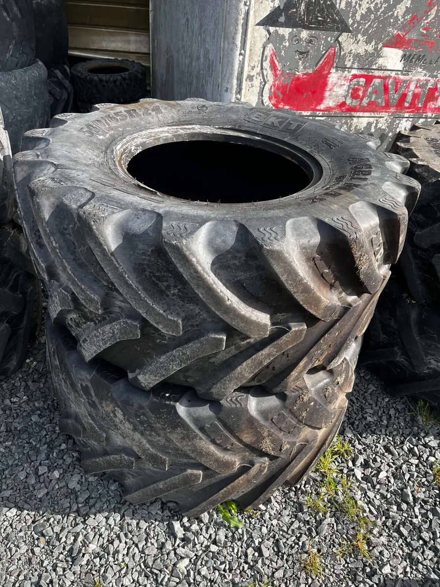 Selection of used + new set of tractor tyres - Image 4