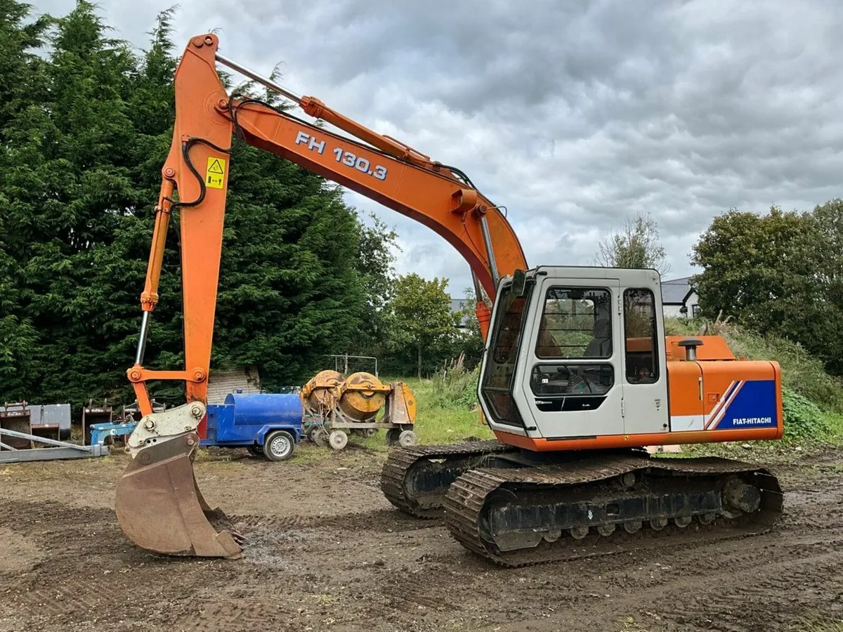 FIAT HITACHI FH130.3 13 TON EXCAVATOR - Image 4