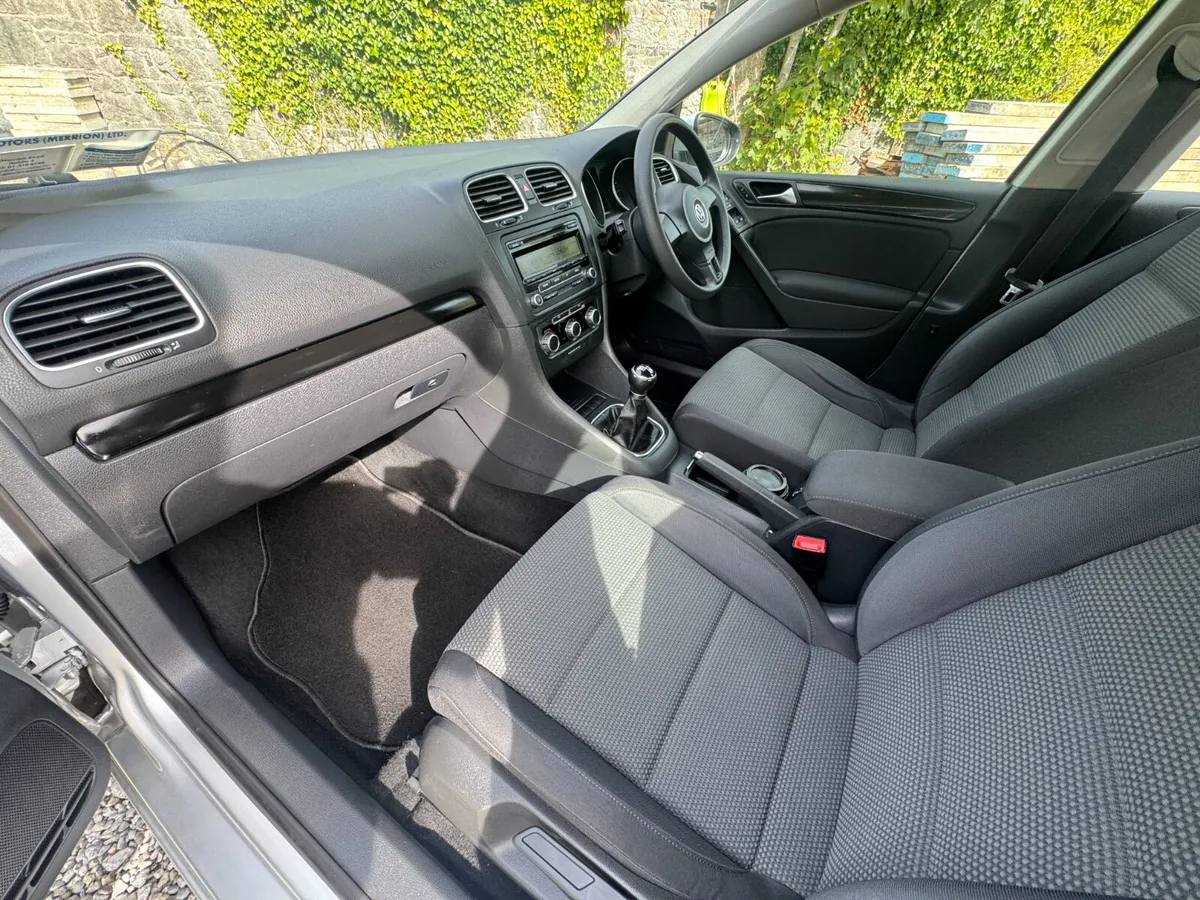 2010 Volkswagen Golf 1.6 TDI Low Mileage - Image 2