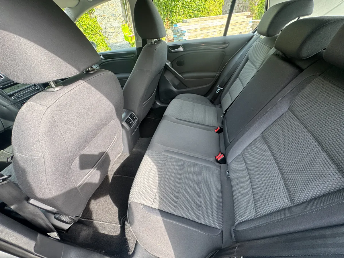 2010 Volkswagen Golf 1.6 TDI Low Mileage - Image 3