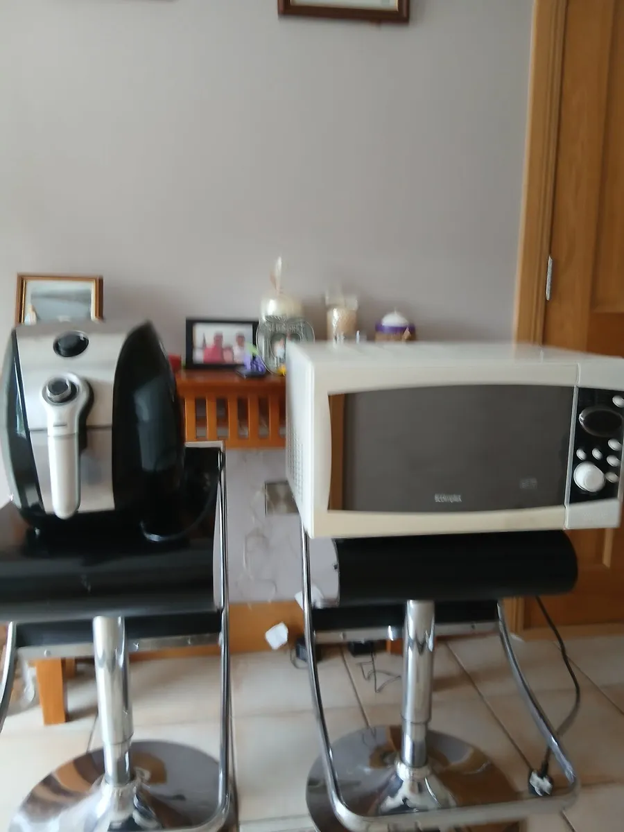 Kitchen stools x2.air fryer and microwave oven. - Image 1