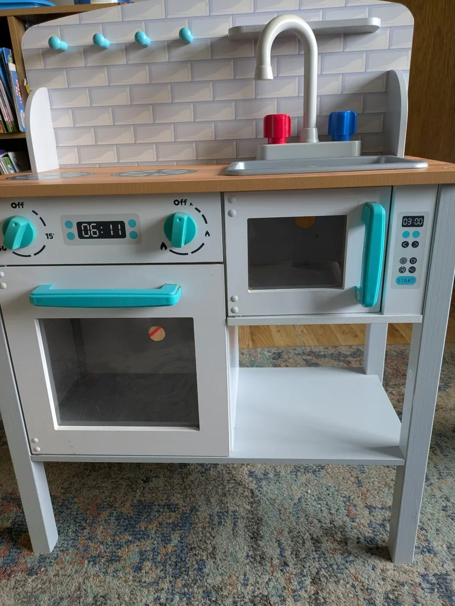 Play Kitchen - Image 1