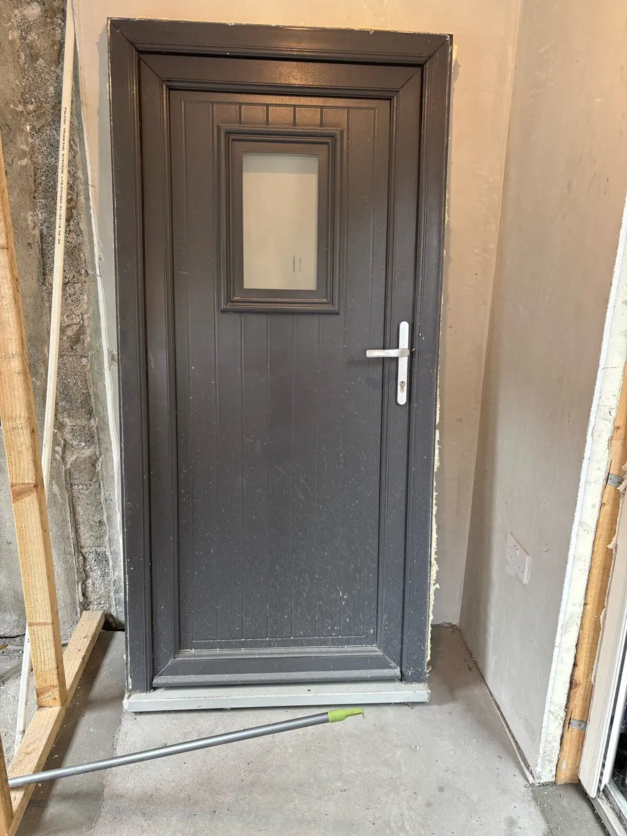 Garage door - Image 1