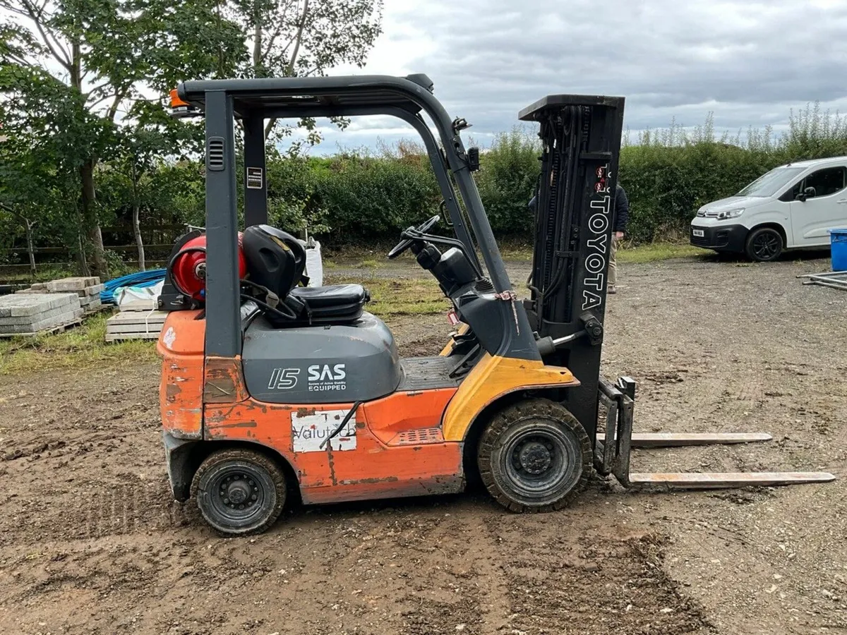 TOYOTA 15 1.5 TON GAS FORKLIFT - Image 3
