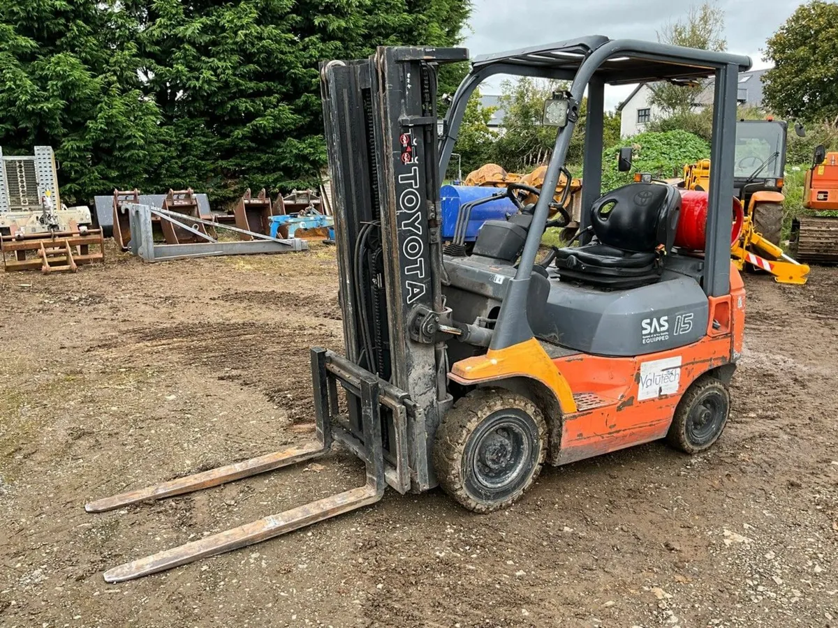 TOYOTA 15 1.5 TON GAS FORKLIFT - Image 1