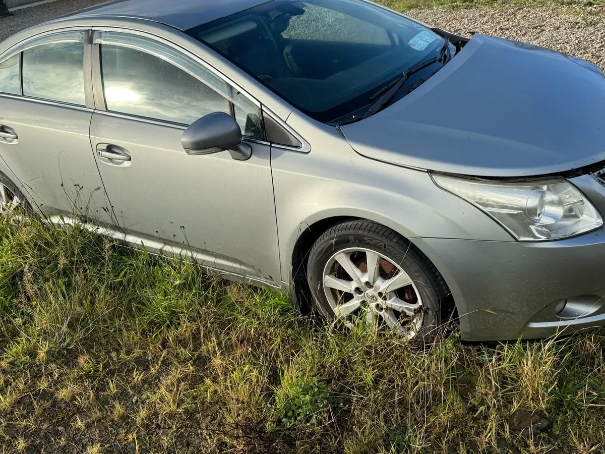2010 avensis - Image 1