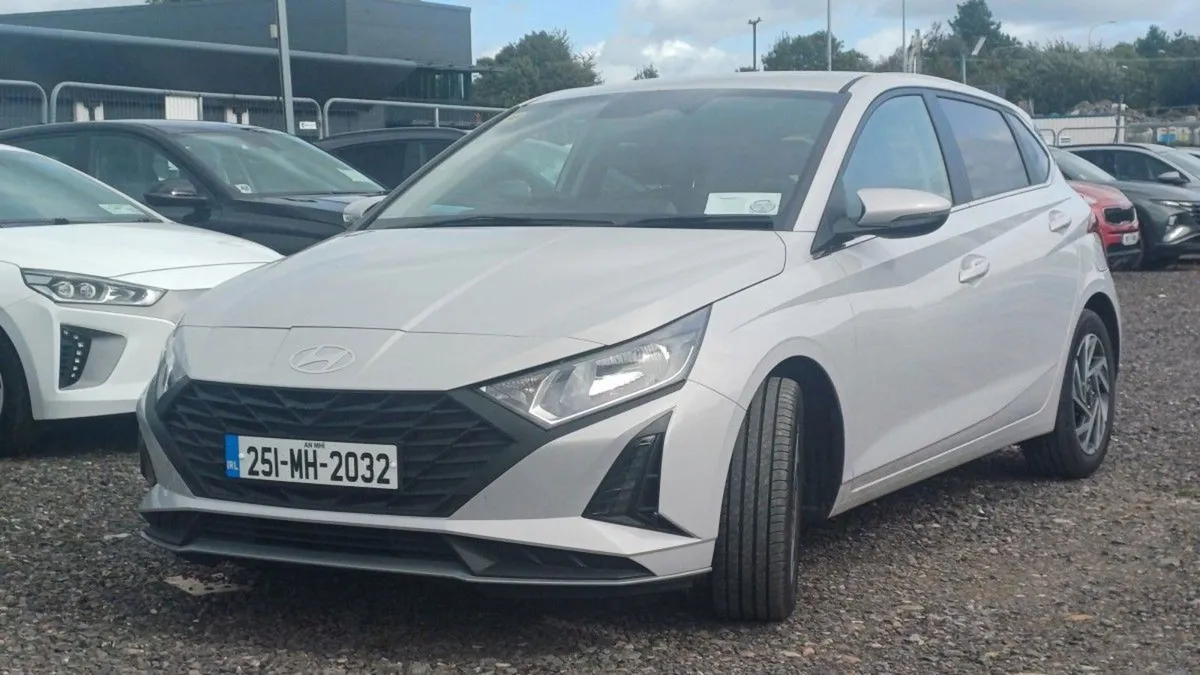 Hyundai i20 Deluxe Plus - Image 3