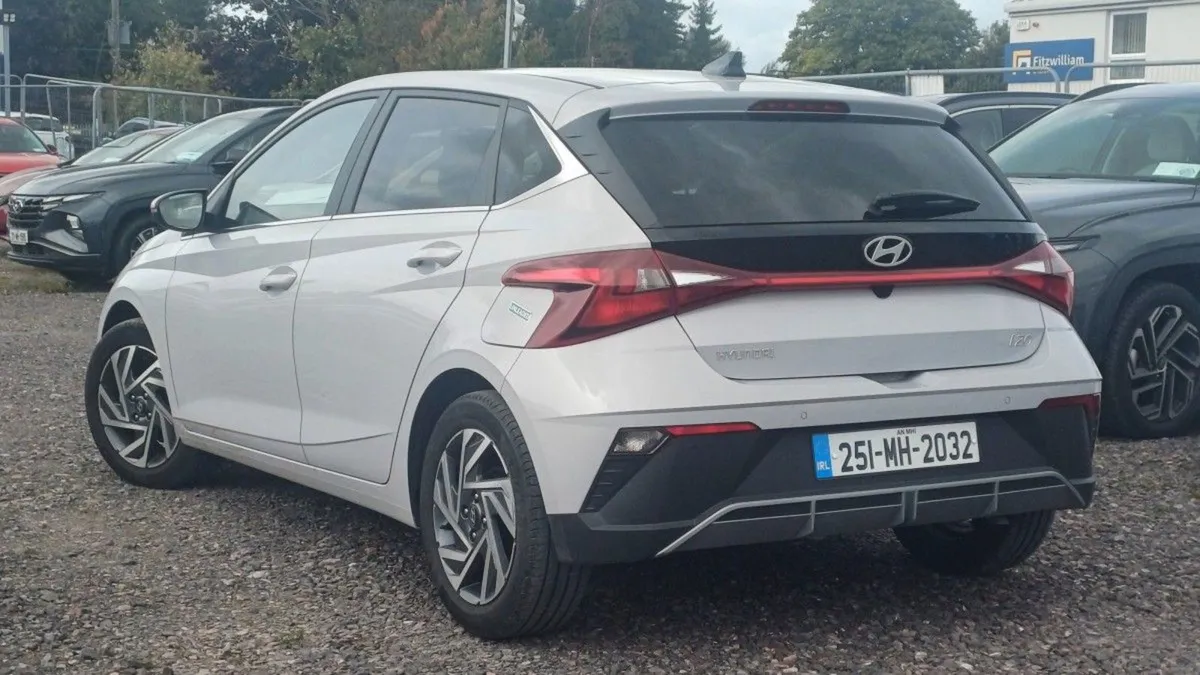 Hyundai i20 Deluxe Plus - Image 4
