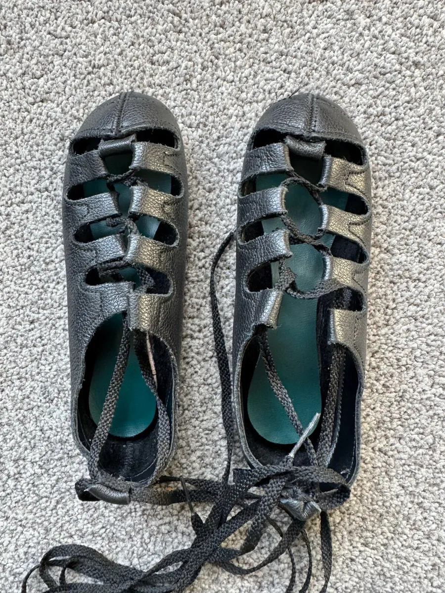 Irish shoes light size 1 - Image 1