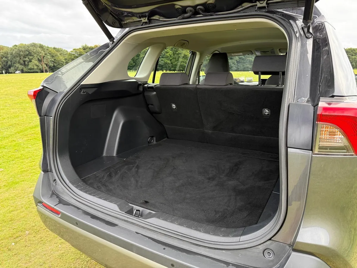 2019 Toyota RAV4 Luna Hybrid 2WD - Image 4