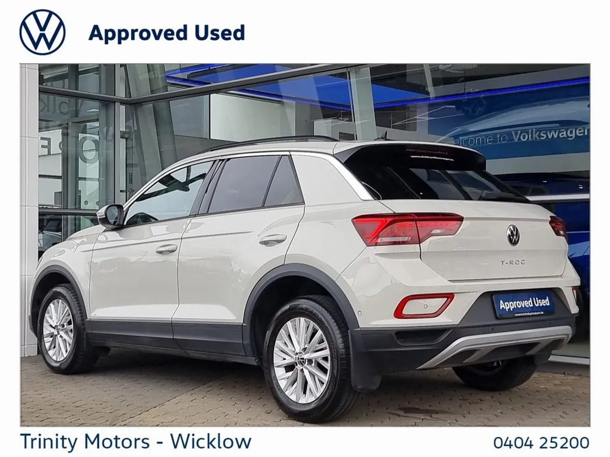 Volkswagen T-Roc Life 1.0 TSI 110 BHP Stunning SU - Image 3
