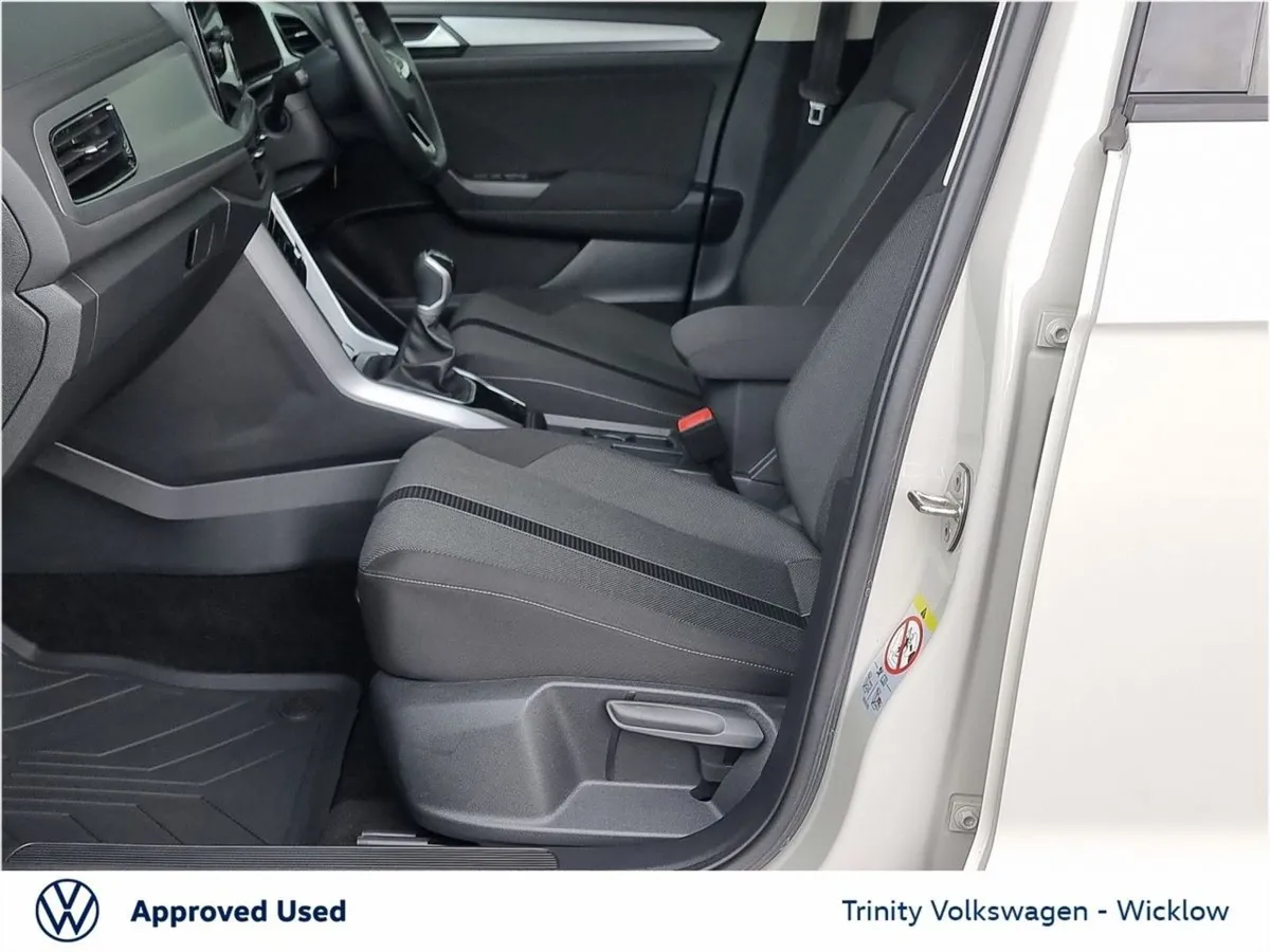 Volkswagen T-Roc Life 1.0 TSI 110 BHP Stunning SU - Image 4