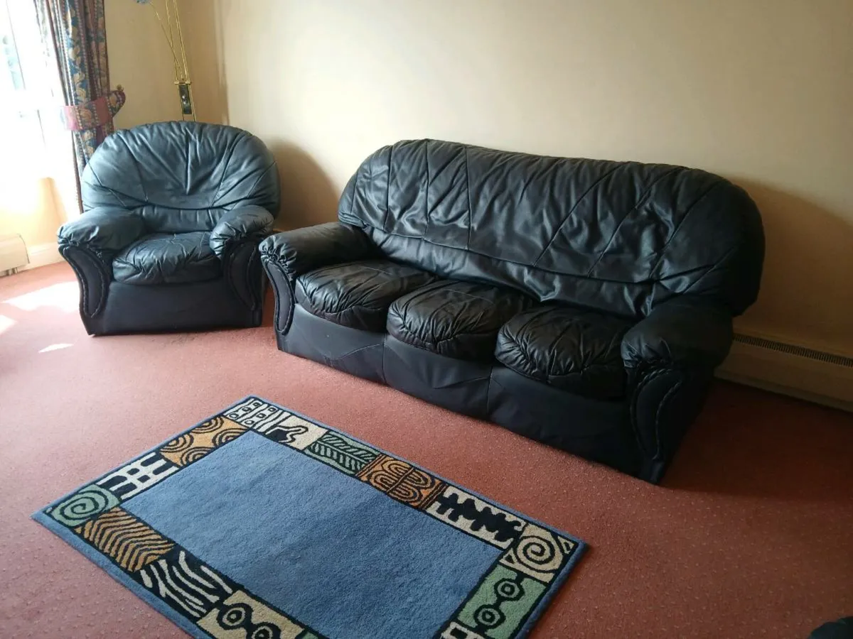 Three piece leather suite, Good condition.No tears - Image 3