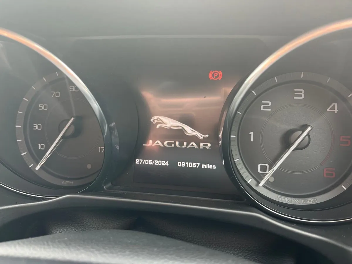 Jaguar XE 2016 - Image 2