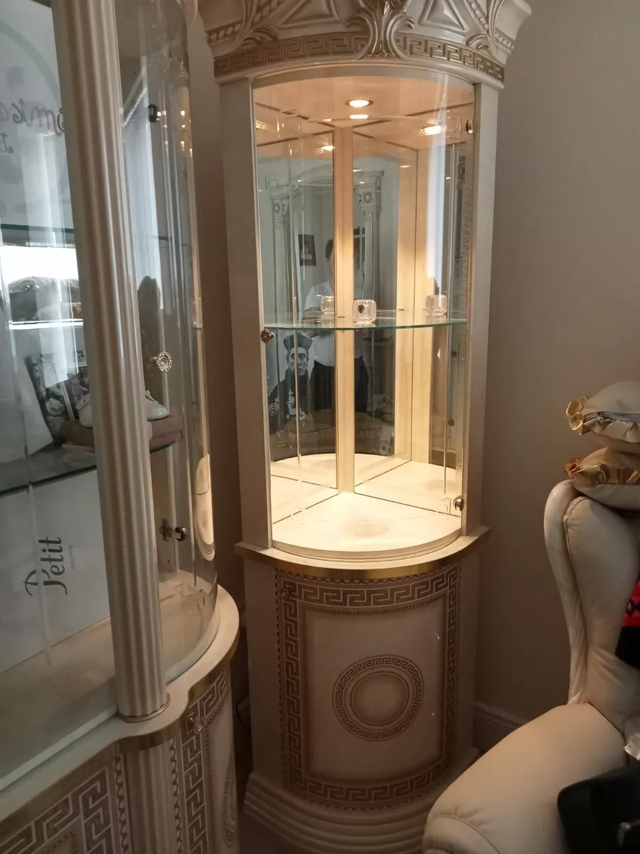 Italian furniture - Image 1