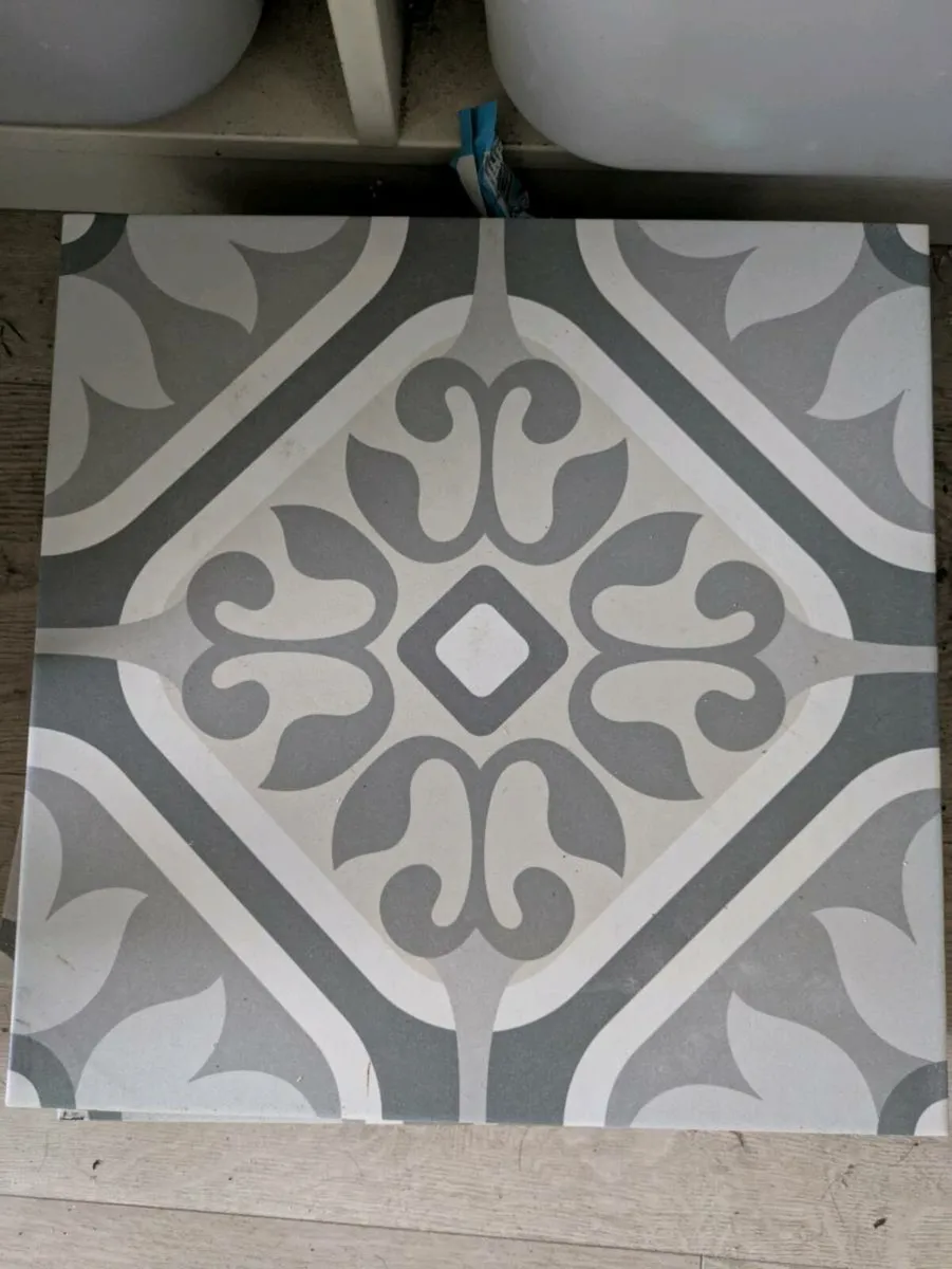 Ceramic tile 13" x 13" (33cmx33cm) - Image 1