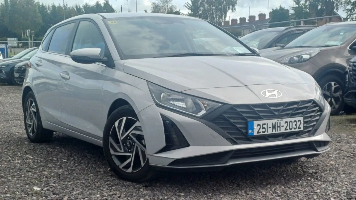 Hyundai i20 Deluxe Plus - Image 1