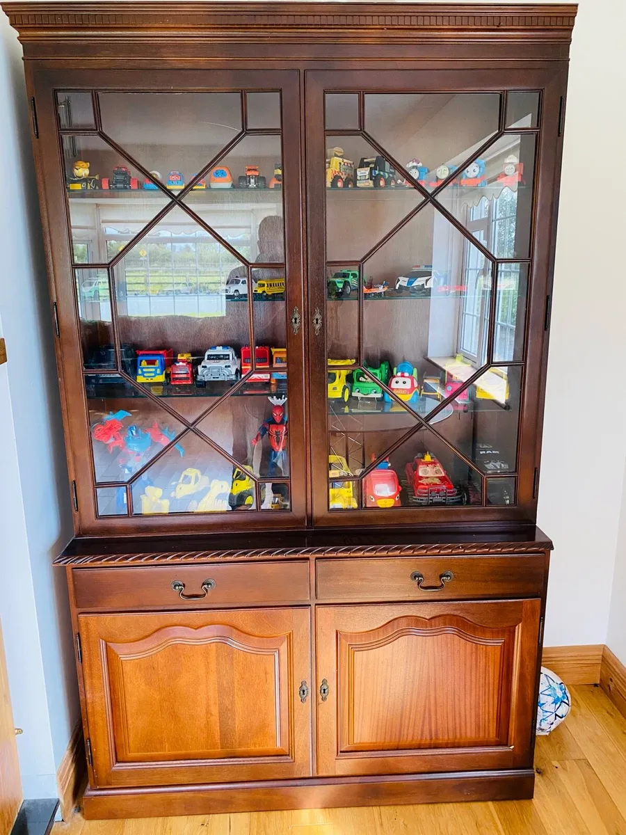 Display Cabinets - Image 2