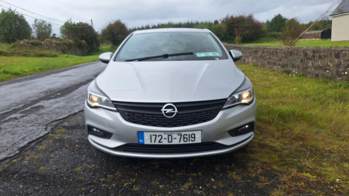 17Opel Astra Petrol - Image 2