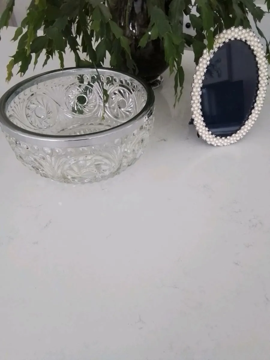 Vintage display bowl and picture frame