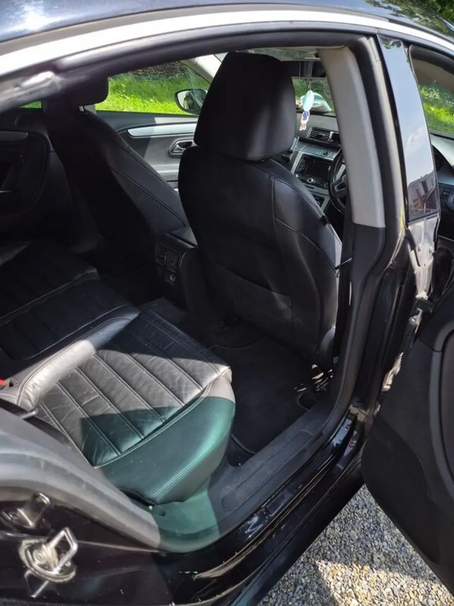2010 Volkswagen Passat - Image 4