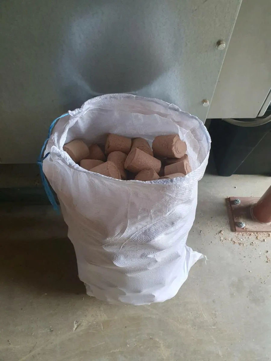Sawdust briquettes 20kg bag - Image 2